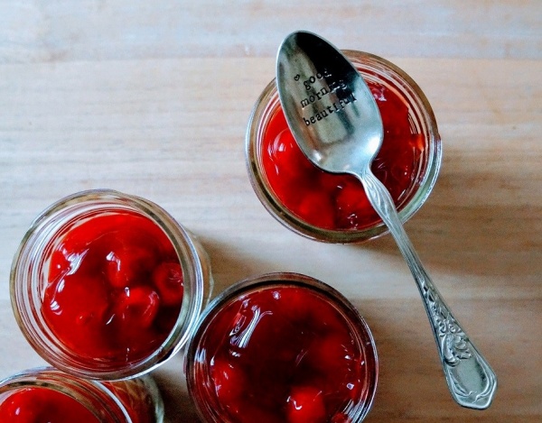 Mason Jar Cherry Cheesecakes